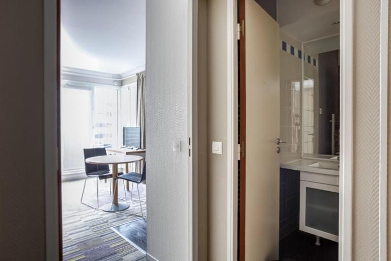Guestready - Studio Cosy Pres Du Metro อิซซีเลมูลิโนต์ ภายนอก รูปภาพ